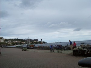 I pescatori riparano le reti