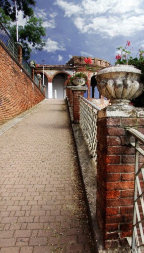 Moncalvo - Castello di Moncalvo- accesso e mura di cinta Moncalvo - Castello di Moncalvo- accesso e mura di cinta