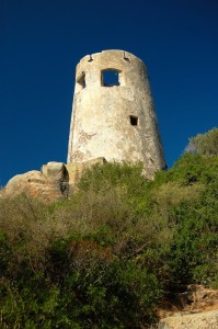 Torre e macchia mediterranea