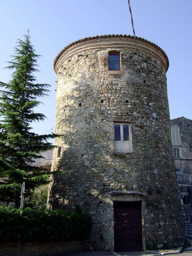 Alanno - Torre cilindrica di Alanno.