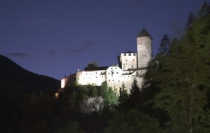 Castello di Tures in notturna