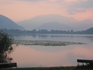 lago di prima mattina