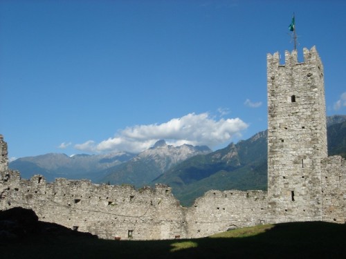 Breno - Muri perimetrali castello di breno
