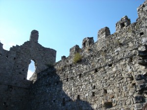 resti del castello di breno