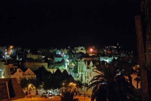 Alberobello - il panorama notturno dei trulli