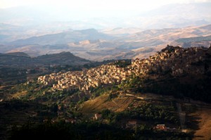 Calascibetta vista da Enna