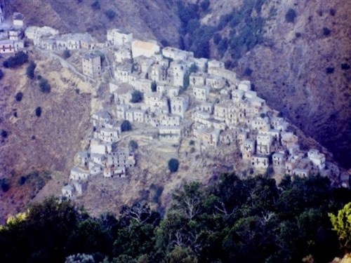 Roccaforte del Greco - il villaggio incantato di roghudi vecchio