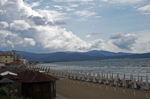 Follonica - Ombrelloni chiusi Follonica - Ombrelloni chiusi