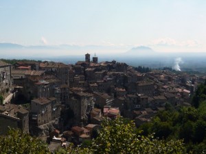 Caprarola e il monte Soratte