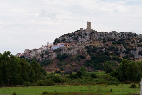 Posada - Il Borgo con il suo castello