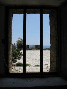 Attraverso le sbarre