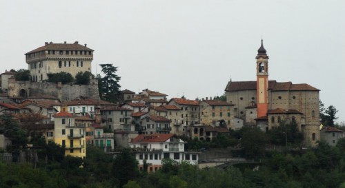 Montaldeo - panorama con castello
