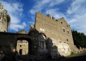 Castello Caetani ” La facciata “