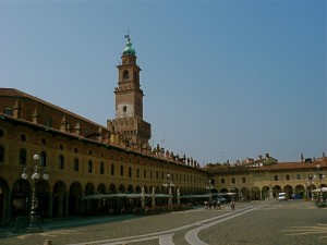 Il Castello con la torre del Bramante