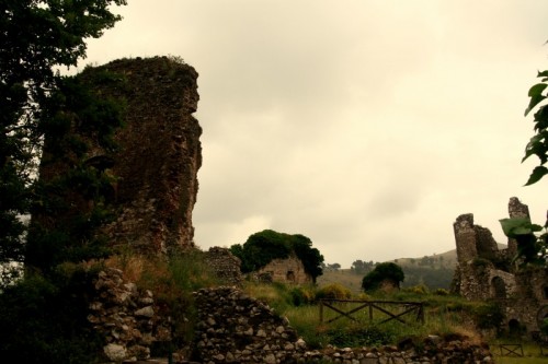Caserta - Rovine a Caserta Vecchia