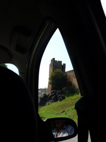 Tuscania - La Torre delle Mura di Tuscania vista dall'interno dell'auto