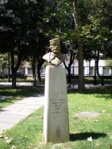 Monumento a Garibaldi nella storica villa comunare Umberto I