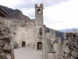 Castello Beseno -vista sul torrione
