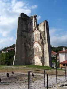 quello che rimane del castello frangipane