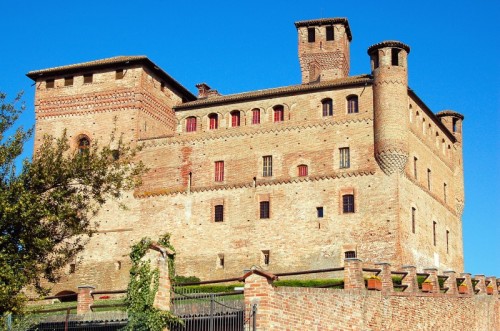 Grinzane Cavour - Castello di Grinzane Cavour Grinzane Cavour - Castello di Grinzane Cavour