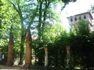 Fra fresche fronde…il castello di Cherasco.