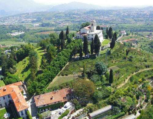 Montevecchia - VISTA DAL SANTUARIO DI MONTEVECCHIA Montevecchia - VISTA DAL SANTUARIO DI MONTEVECCHIA