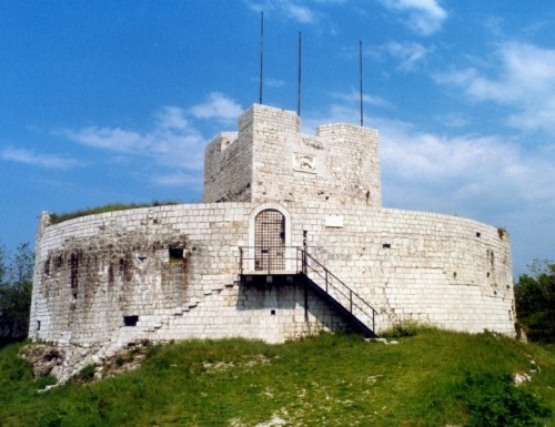 Monfalcone - La Rocca Veneziana (XVI sec.) Monfalcone - La Rocca Veneziana (XVI sec.)