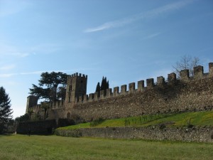 Le mura di Castellaro Lagusello