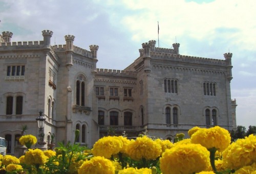 Trieste - i fiori e il castello