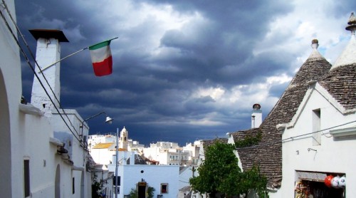 Alberobello - che dite...andiamo a prendere l'ombrello? Alberobello - che dite...andiamo a prendere l'ombrello?