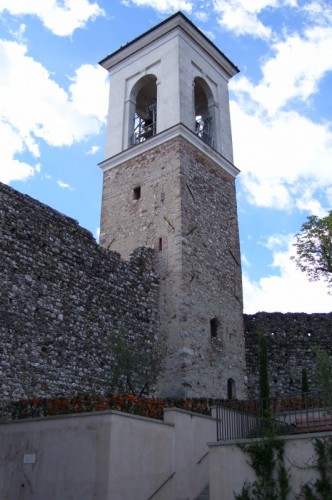 Polpenazze del Garda - Mura e torre campanaria