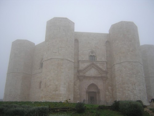 Andria - Castel del Monte sotto la nebbia...