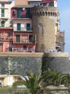 Una torre tra le case