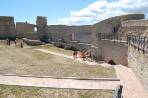L’interno del Castello Aragonese
