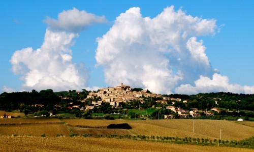 Casale Marittimo - In un manto di nuvole