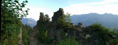 Telve - Panoramica sulle rovine di Castel Alto Valsugana 