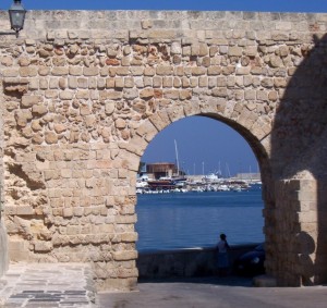 porta sul porto (e non ditemi che la signora in fondo è una silhouette perchè avrà almeno 10 kg in più