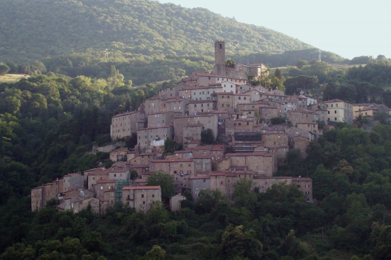 ''…appeso in parete…'' - Castelnuovo di Val di Cecina