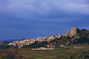 Il giorno volge alla fine a Sperlinga