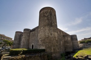 Castello Ursino nasconde il sole..