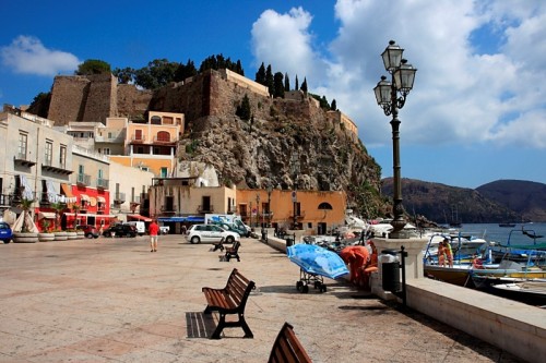 Lipari - IL CASTELLO SULLA ROCCA  LIPARI (ME)