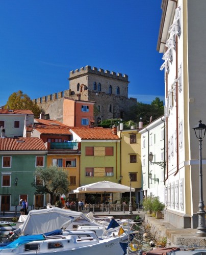 Muggia - Dall'alto veglia sui colori di Muggia Muggia - Dall'alto veglia sui colori di Muggia