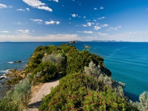 la scogliera e l’isolotto “lo sparviero”- Punta Ala