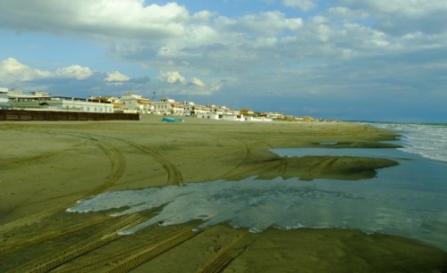 Ardea - Tor san Lorenzo, traffico in spiaggia