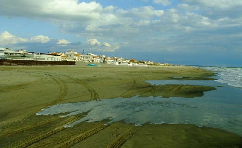 ''Tor san Lorenzo, traffico in spiaggia'' - Ardea