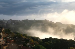 Nebbie sparse a Perugia