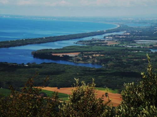 Sabaudia - ...e la strada corre tra mare e laghi Sabaudia - ...e la strada corre tra mare e laghi