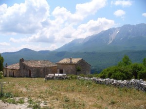 Vista del Sirente dalle pagliare di Tione