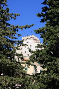 Tra le fronde il castello di Rosignano Marittimo.