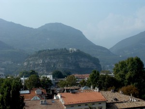 panorama e Mausoleo a Cesare Battisti visto dal castello del Buonconsiglio
